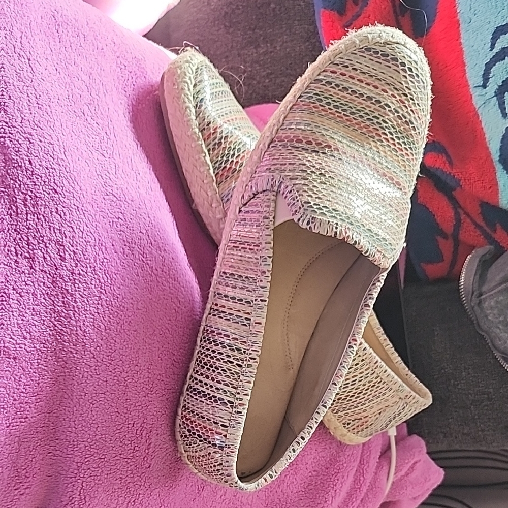 AEROSOLES Cream and Tan Espadrilles